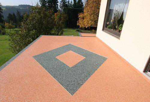 Terrasse mit individuellem Ornament